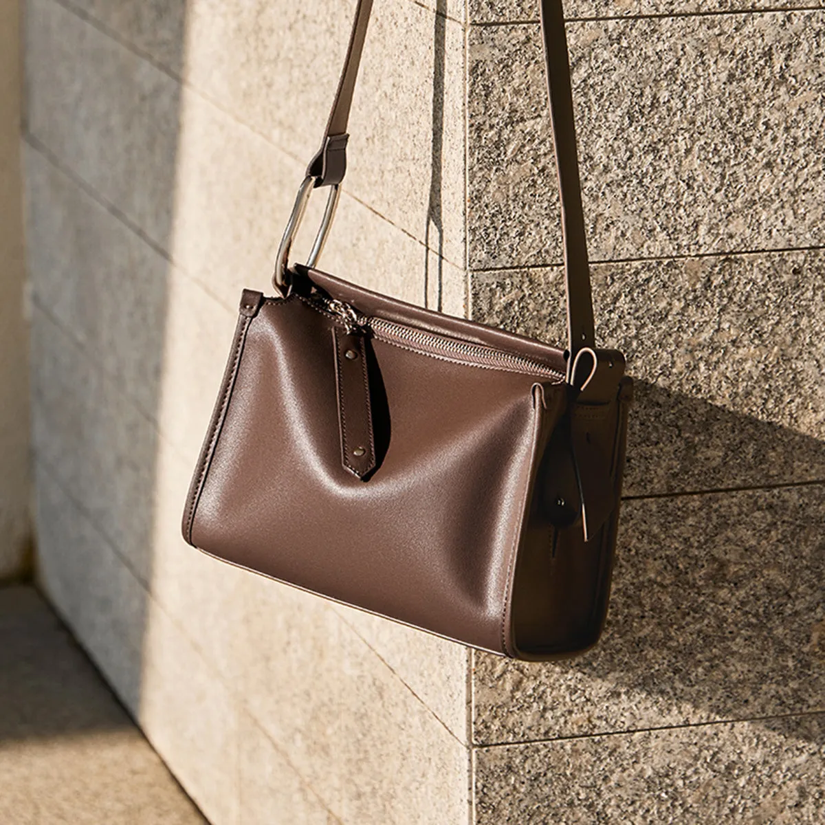 Classic Grace Shoulder Bag