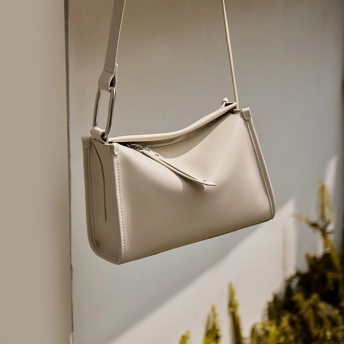 Classic Grace Shoulder Bag